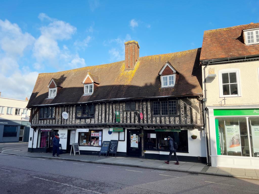 Lot: 57 - FREEHOLD TOWN CENTRE MIXED COMMERCIAL AND RESIDENTIAL INVESTMENT - 